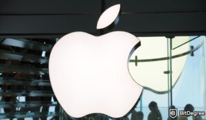 Read more about the article MetaMask’s Brief Apple Store Absence Sparks Debate